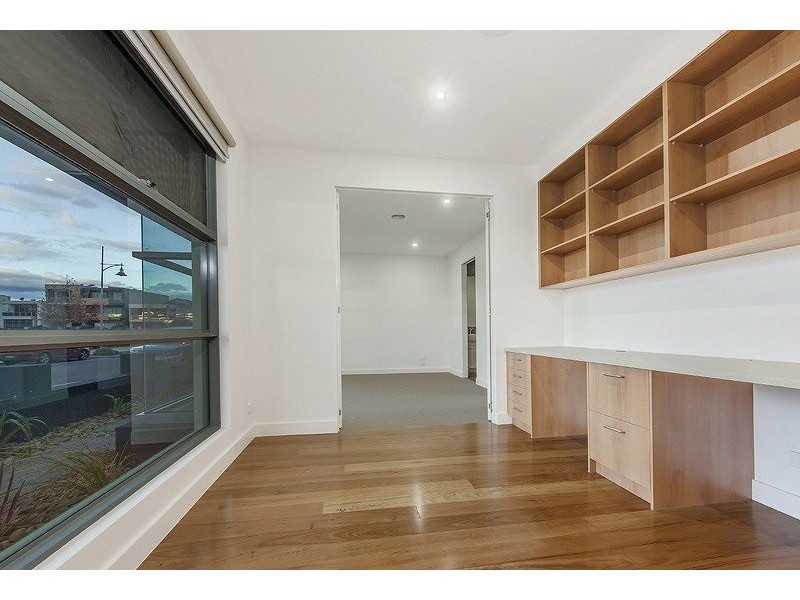 4 The Esplanade, Caroline Springs VIC 3023