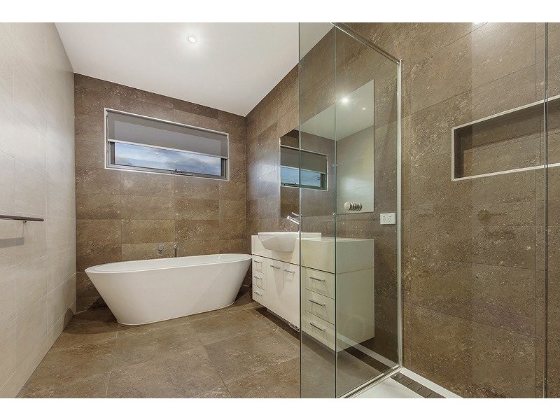 4 The Esplanade, Caroline Springs VIC 3023