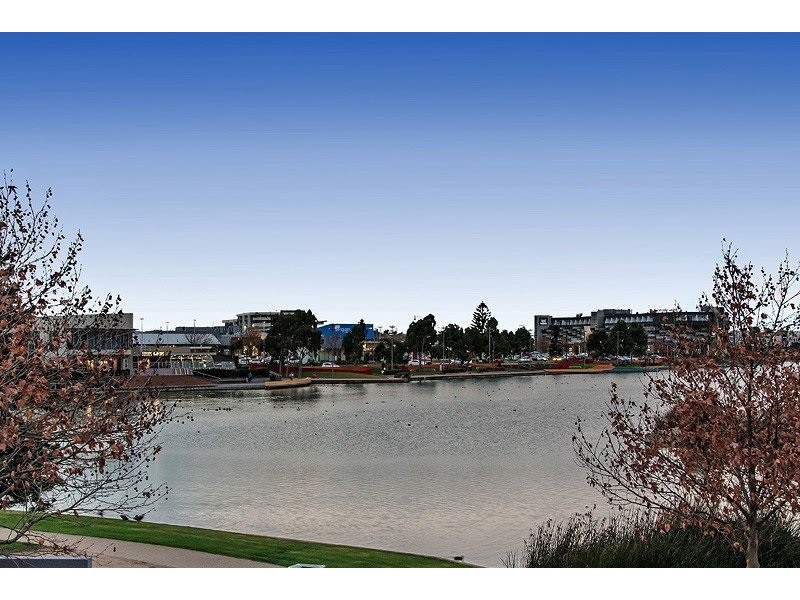 4 The Esplanade, Caroline Springs VIC 3023