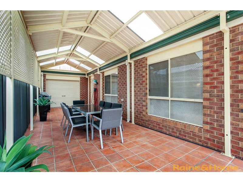 13 Kahan Close, Caroline Springs VIC 3023