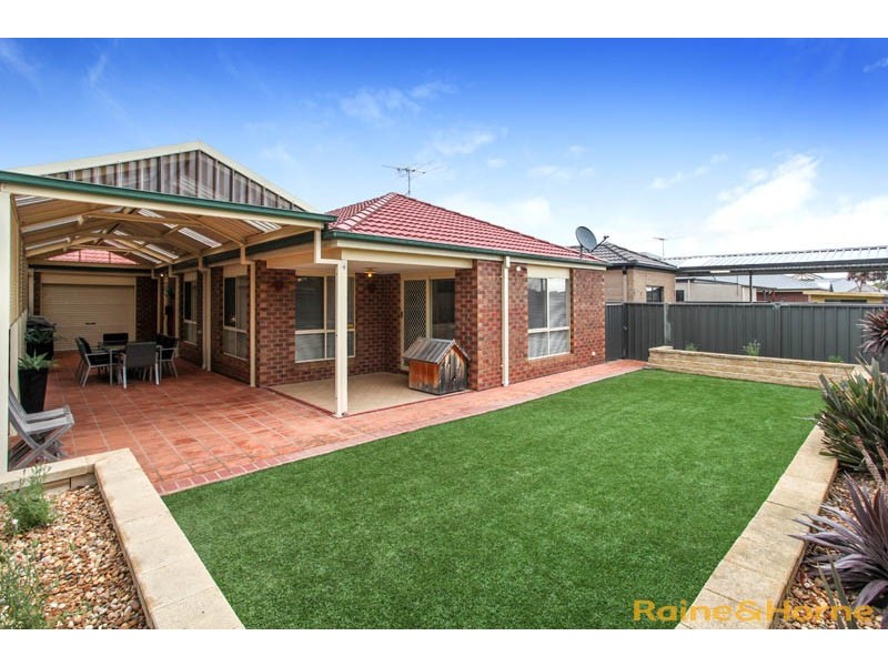 13 Kahan Close, Caroline Springs VIC 3023