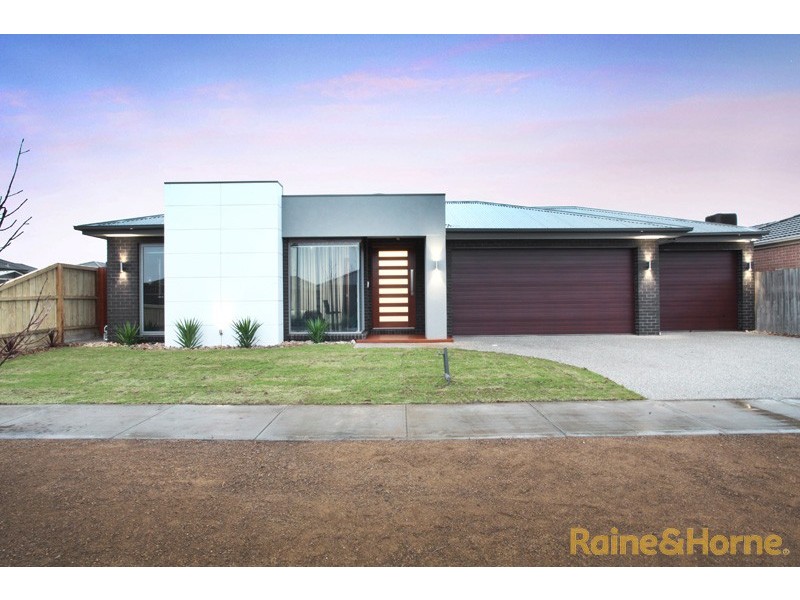 12 The Esplanade, Taylors Hill VIC 3037