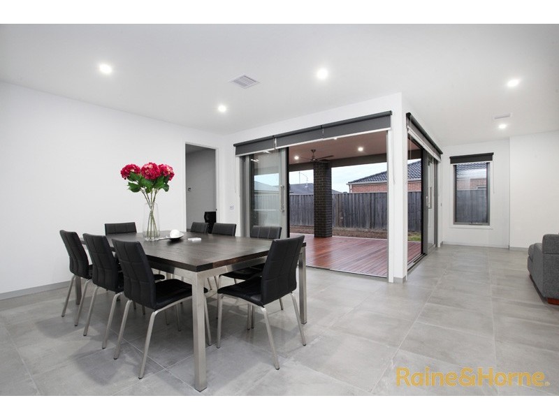 12 The Esplanade, Taylors Hill VIC 3037