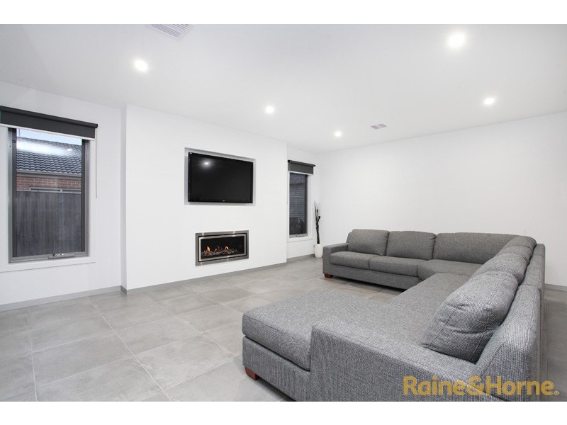 12 The Esplanade, Taylors Hill VIC 3037