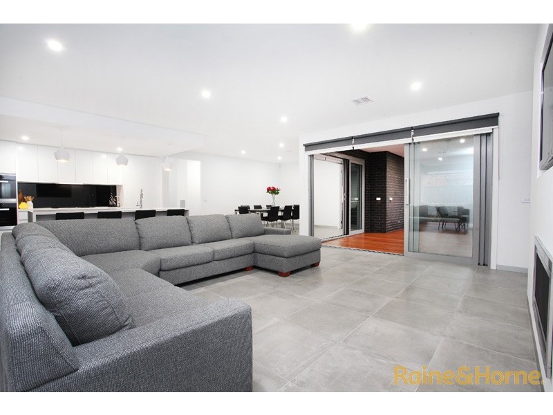 12 The Esplanade, Taylors Hill VIC 3037