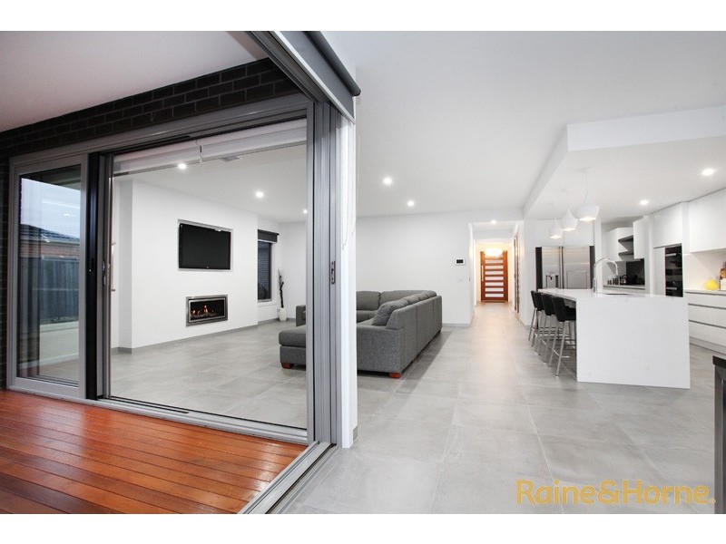 12 The Esplanade, Taylors Hill VIC 3037