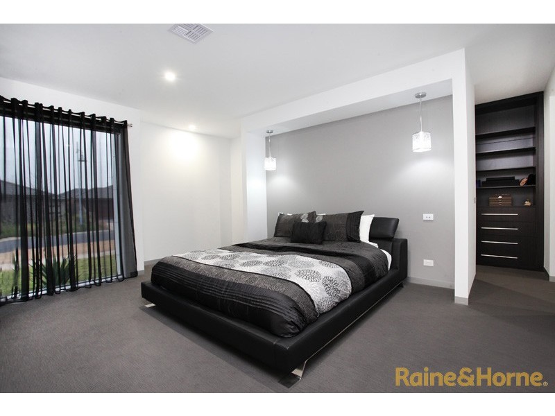 12 The Esplanade, Taylors Hill VIC 3037