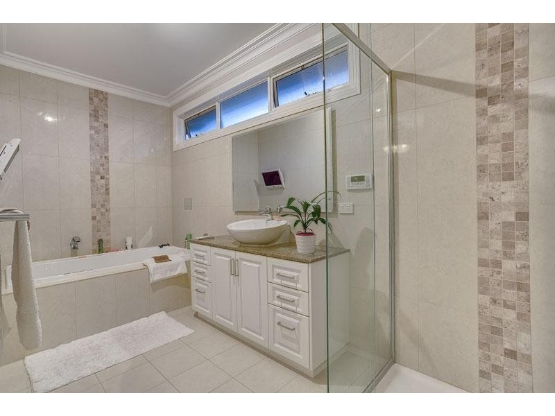 43 The Regency, Hillside VIC 3037