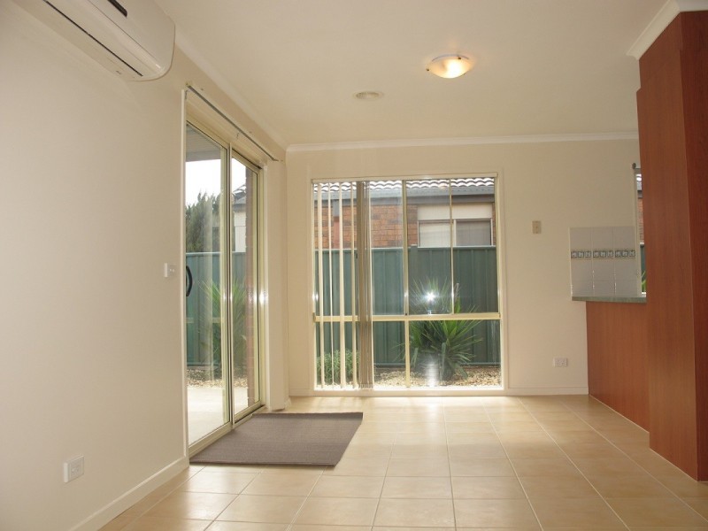 4 Woodbridge Place, Burnside VIC 3023