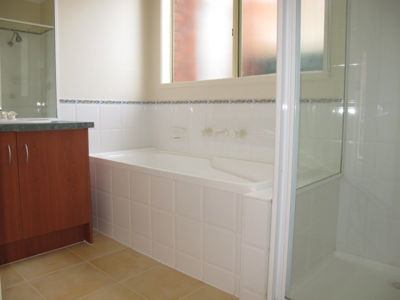 4 Woodbridge Place, Burnside VIC 3023