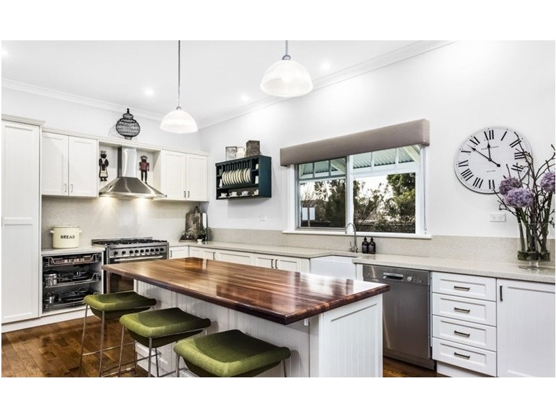 8 The Close, Caroline Springs VIC 3023