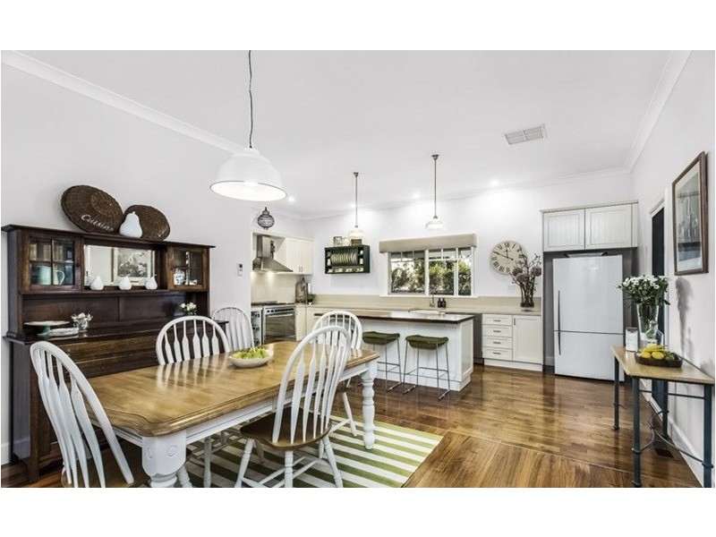 8 The Close, Caroline Springs VIC 3023