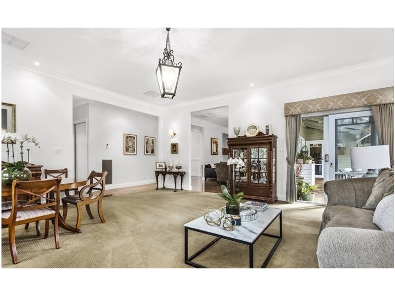 8 The Close, Caroline Springs VIC 3023