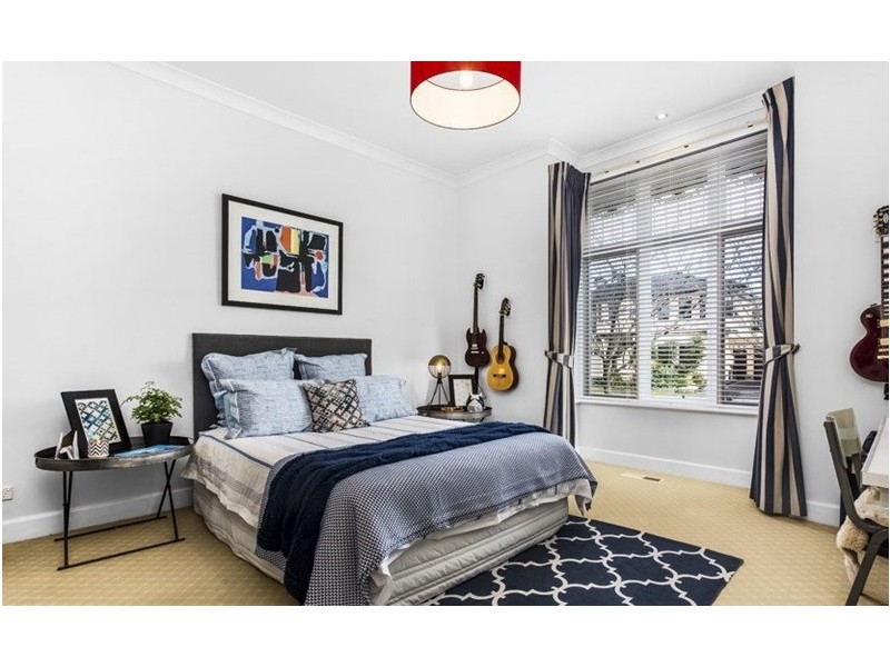 8 The Close, Caroline Springs VIC 3023