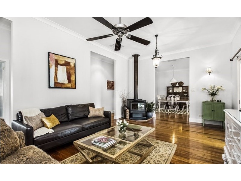 8 The Close, Caroline Springs VIC 3023