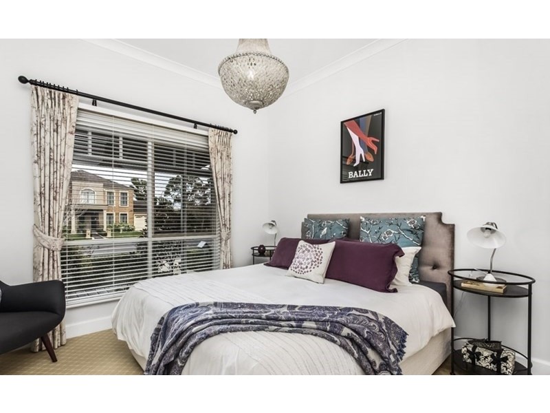 8 The Close, Caroline Springs VIC 3023