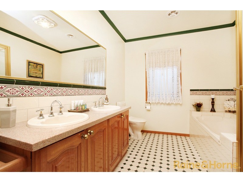 12 King Circuit, Caroline Springs VIC 3023