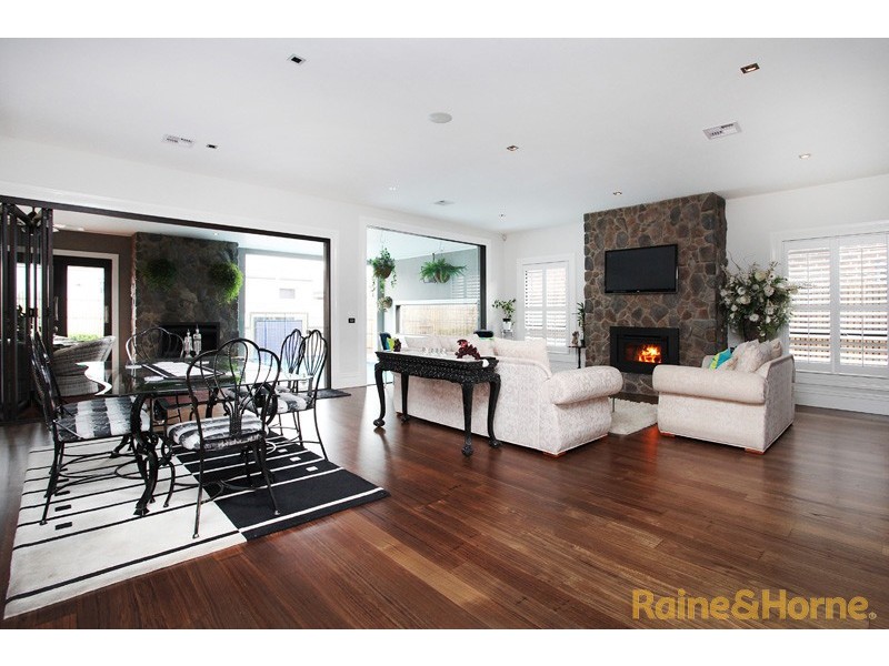 15 The Grange, Caroline Springs VIC 3023