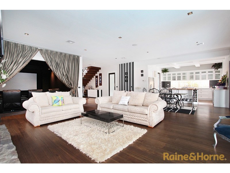 15 The Grange, Caroline Springs VIC 3023