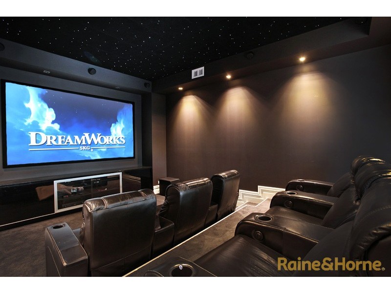 15 The Grange, Caroline Springs VIC 3023