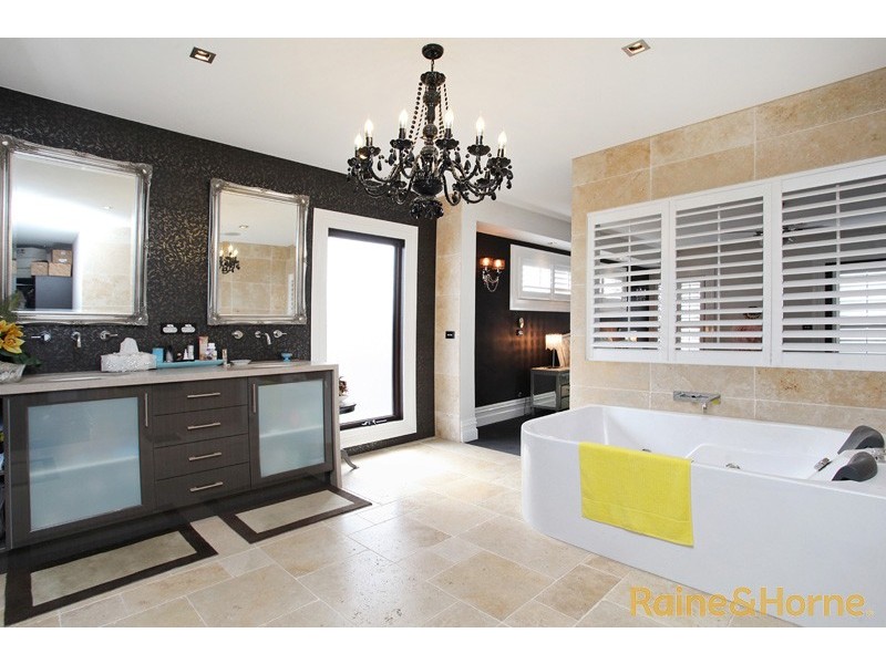 15 The Grange, Caroline Springs VIC 3023