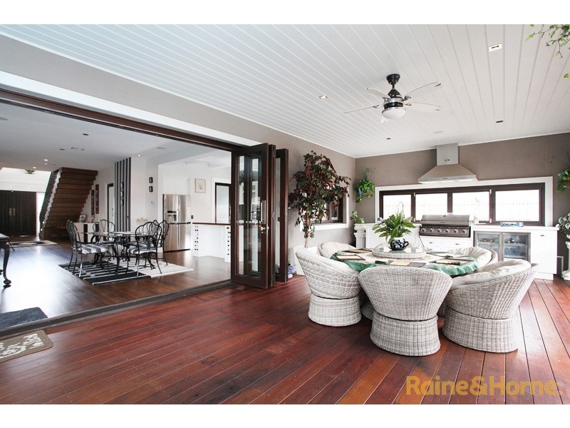 15 The Grange, Caroline Springs VIC 3023