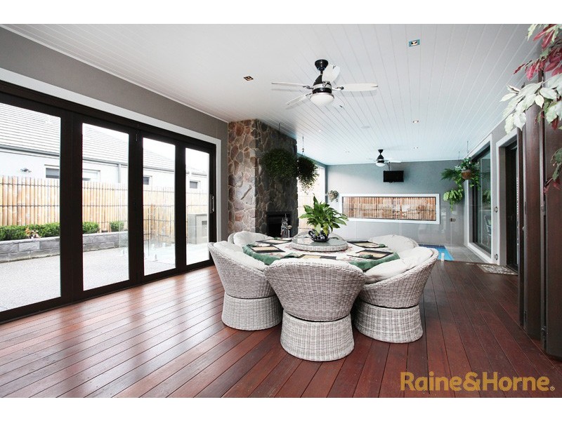 15 The Grange, Caroline Springs VIC 3023