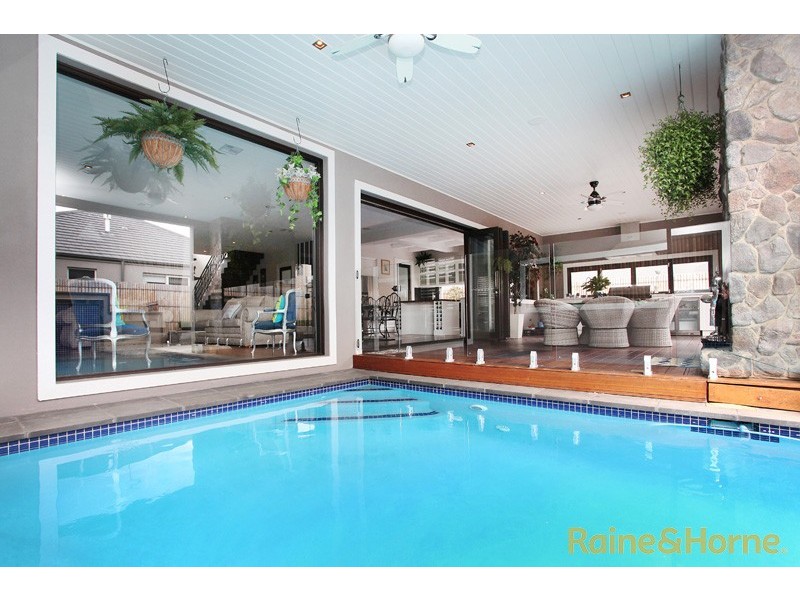 15 The Grange, Caroline Springs VIC 3023