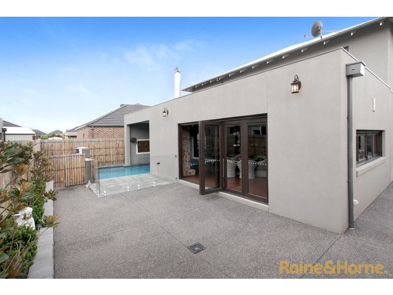 15 The Grange, Caroline Springs VIC 3023