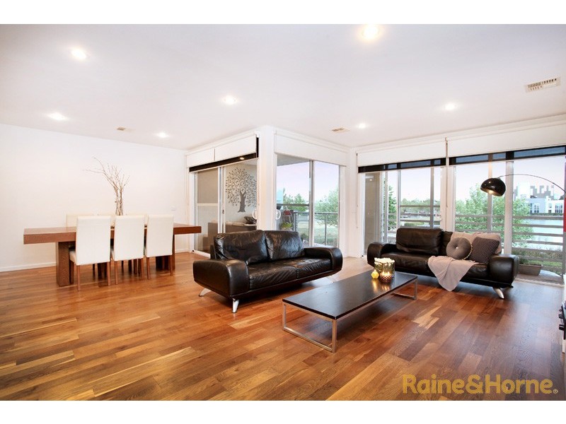 8 The Esplanade, Caroline Springs VIC 3023