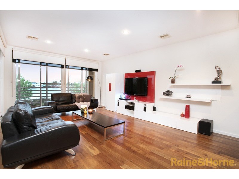 8 The Esplanade, Caroline Springs VIC 3023