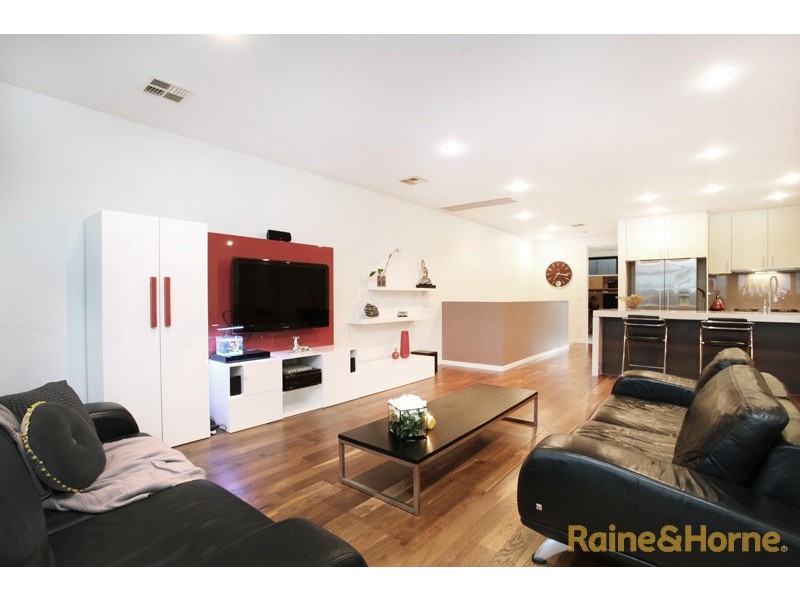 8 The Esplanade, Caroline Springs VIC 3023