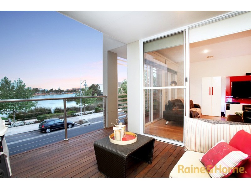 8 The Esplanade, Caroline Springs VIC 3023