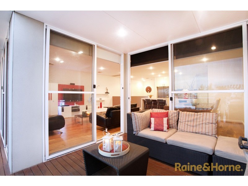 8 The Esplanade, Caroline Springs VIC 3023