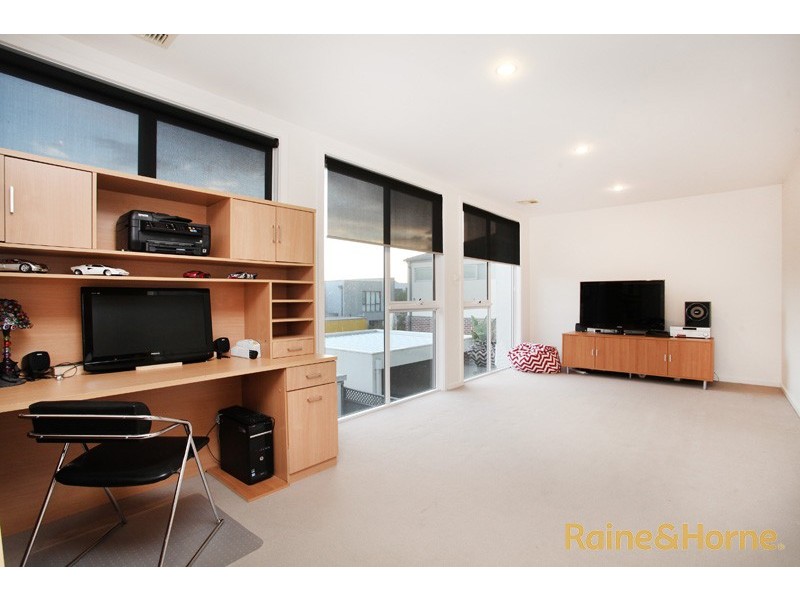 8 The Esplanade, Caroline Springs VIC 3023