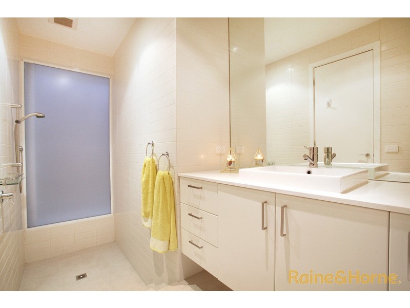 8 The Esplanade, Caroline Springs VIC 3023