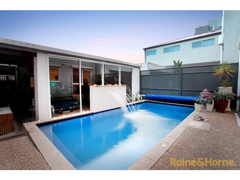 8 The Esplanade, Caroline Springs VIC 3023