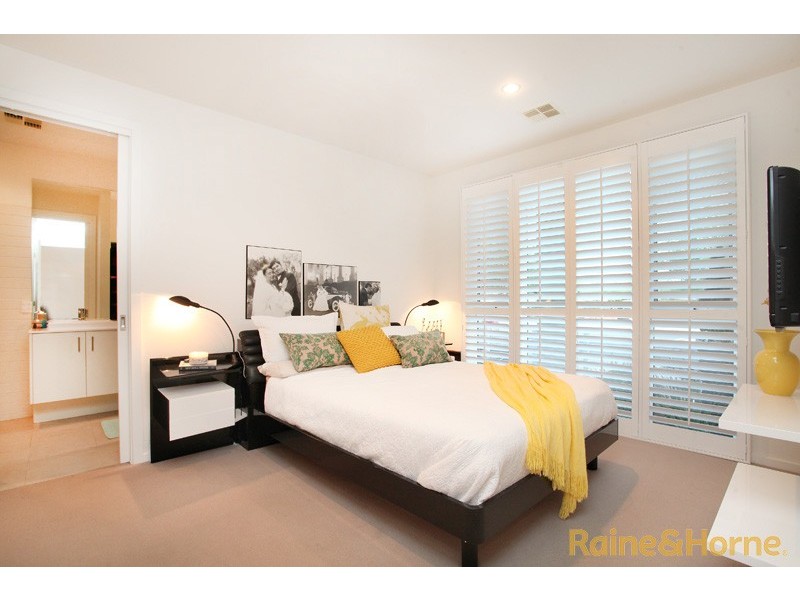 8 The Esplanade, Caroline Springs VIC 3023