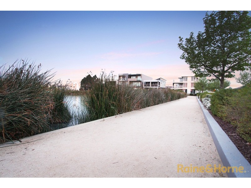 8 The Esplanade, Caroline Springs VIC 3023