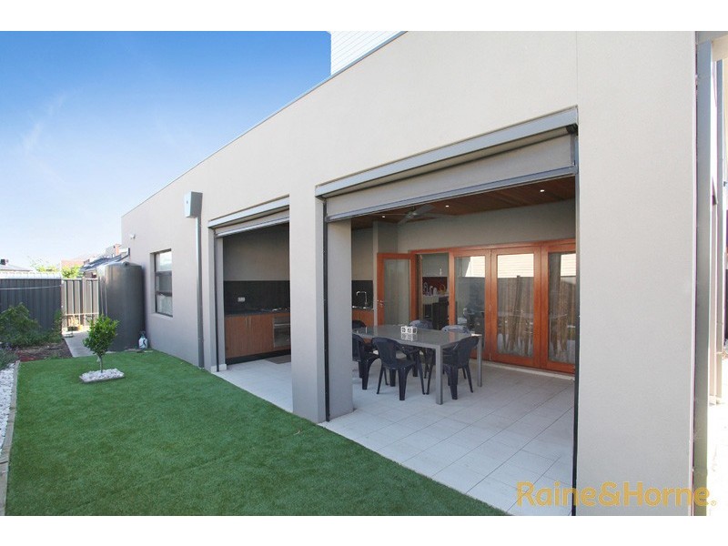 1 Creekview Place, Caroline Springs VIC 3023