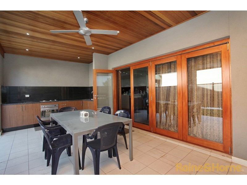 1 Creekview Place, Caroline Springs VIC 3023