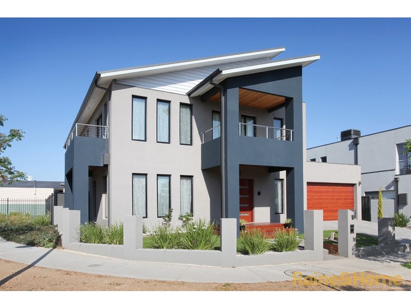 1 Creekview Place, Caroline Springs VIC 3023