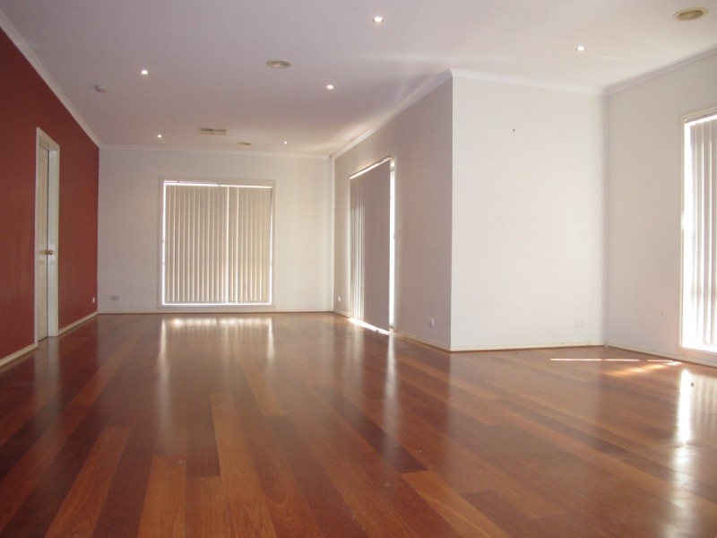 9 Barringo Way, Caroline Springs VIC 3023