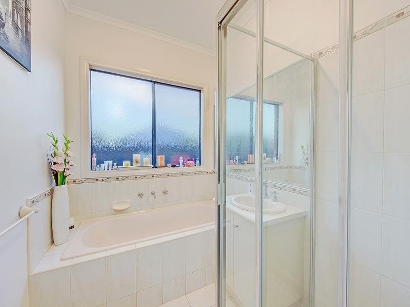 9 Barringo Way, Caroline Springs VIC 3023