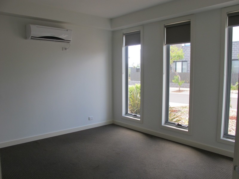 26 Monckton Place, Caroline Springs VIC 3023