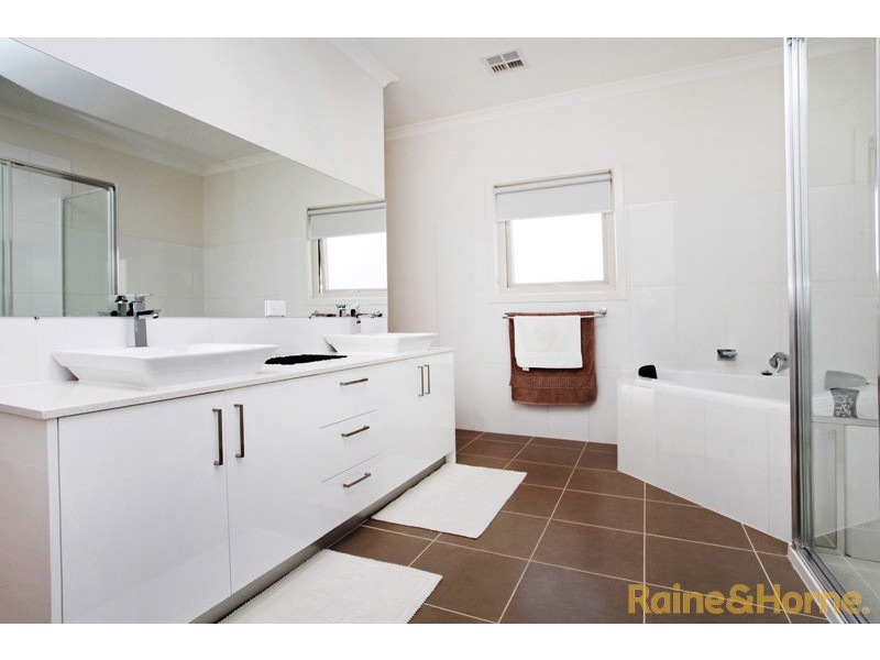 1 Arroyo Place, Caroline Springs VIC 3023