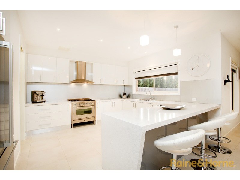 36 George Street, Taylors Hill VIC 3037