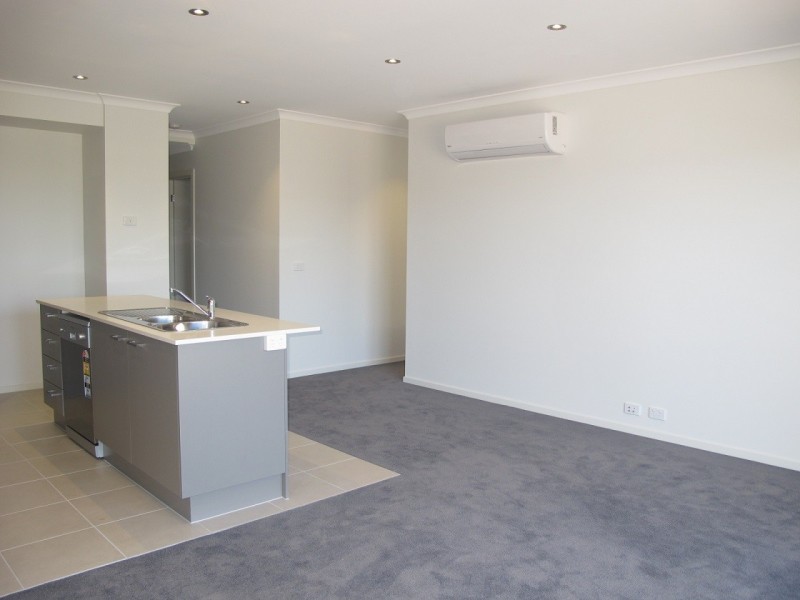 9/8 The Crossing, Caroline Springs VIC 3023