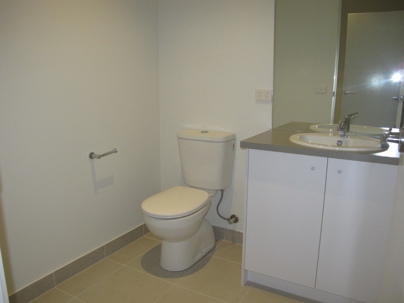 9/8 The Crossing, Caroline Springs VIC 3023