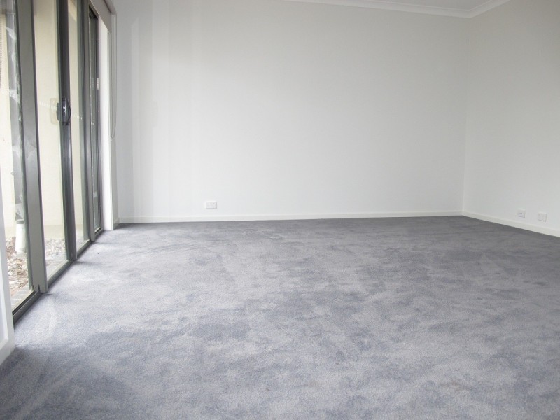 9/8 The Crossing, Caroline Springs VIC 3023